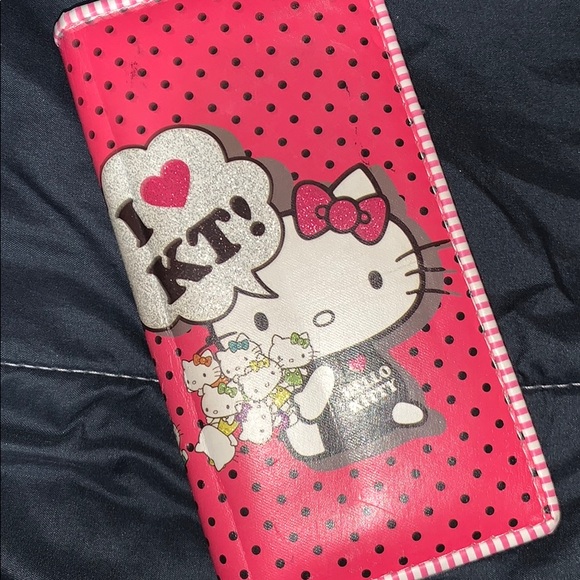 Hello Kitty Wallet - Picture 1 of 4